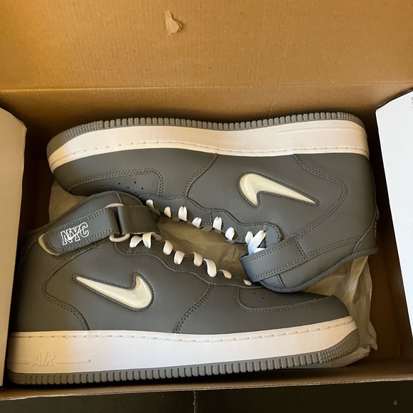 Nike AF1 Mid Jewel QS ‘NYC-Cool Grey’ - Picture 7 of 8